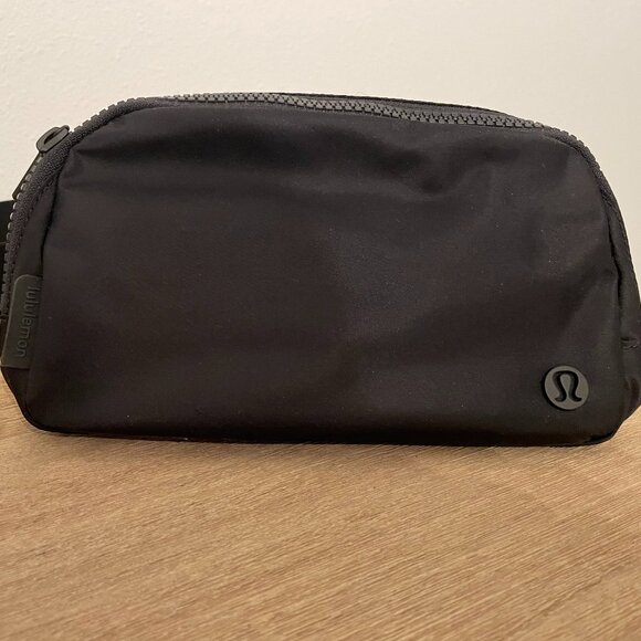 LuLu Lemon Everywhere Belt Bag - Picture 1 of 3